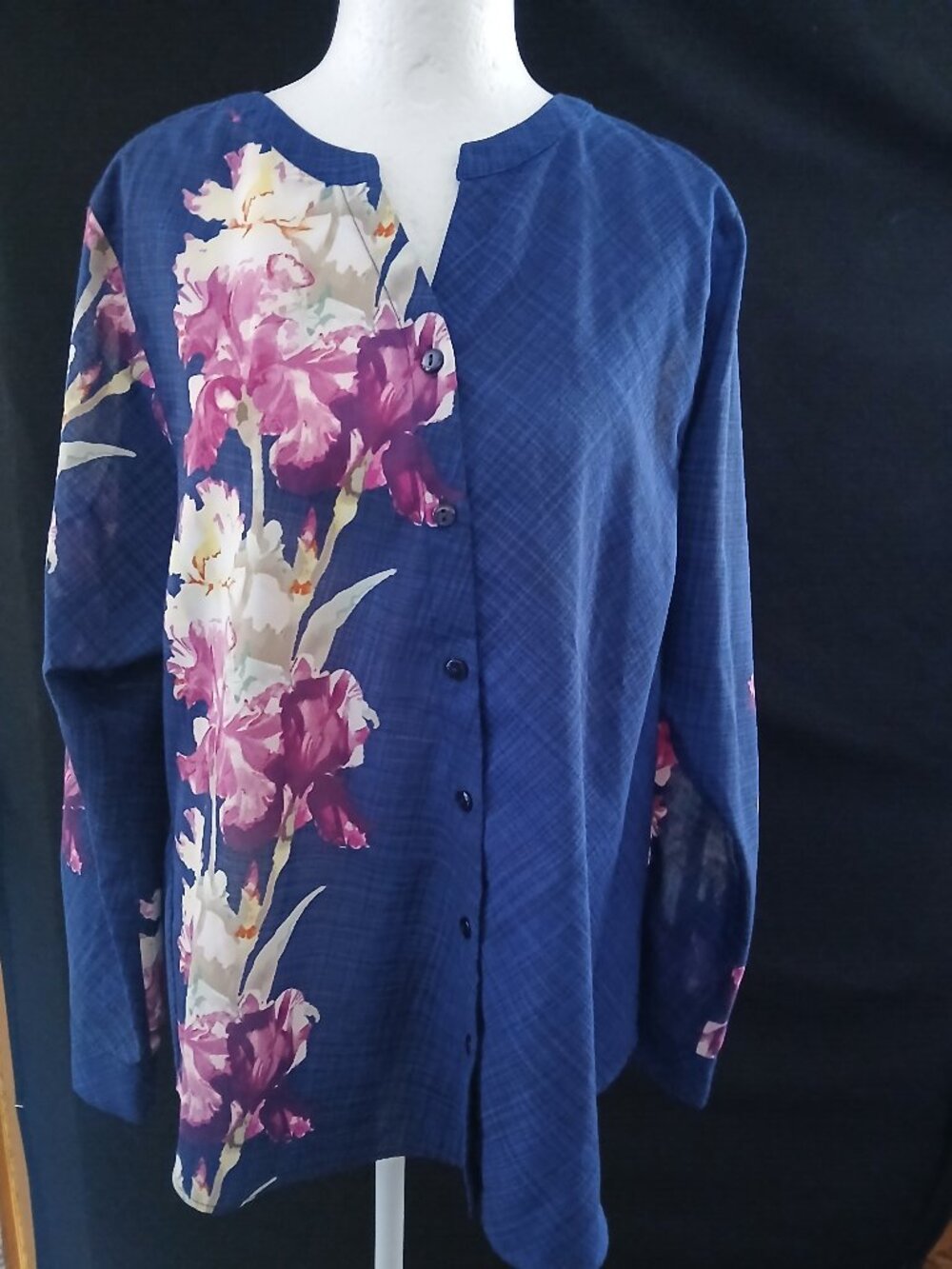 Chicos Long Sleeve Navy Blue Floral Blouse  NWOT   Size 1  (Medium)